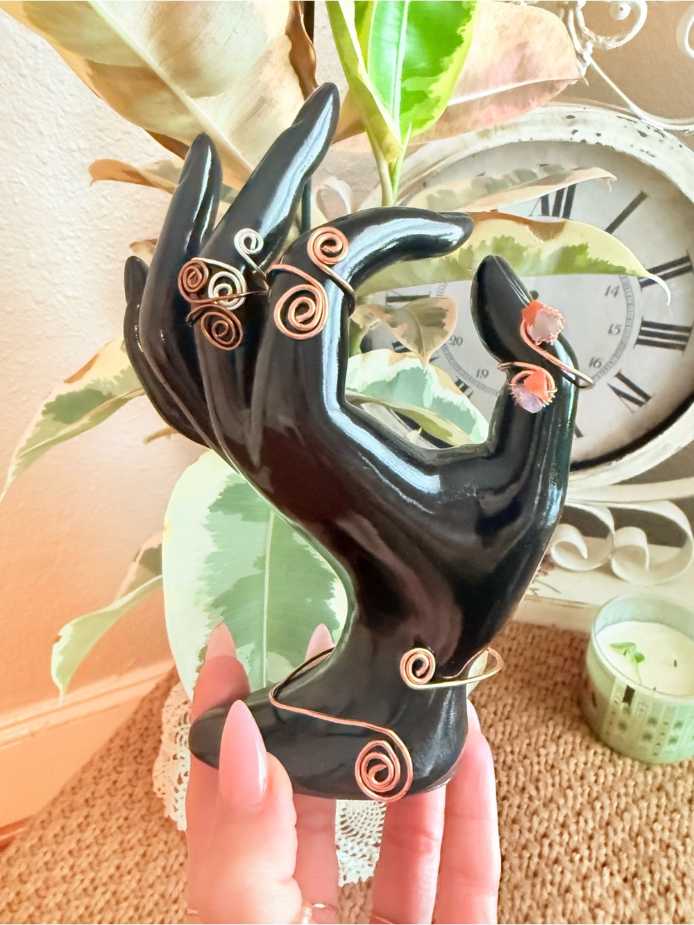 Unique simple spiral rings in show